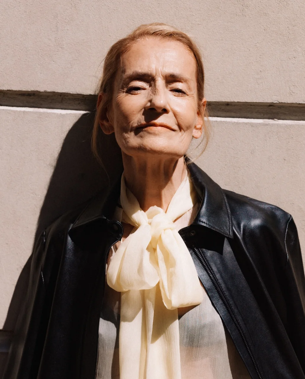Effortless elegance, sun on natural skin